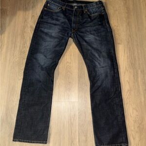Levi's Dark Blue‎ Jeans with Gold Stitching